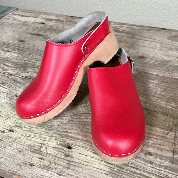 hanna andersson clog boots